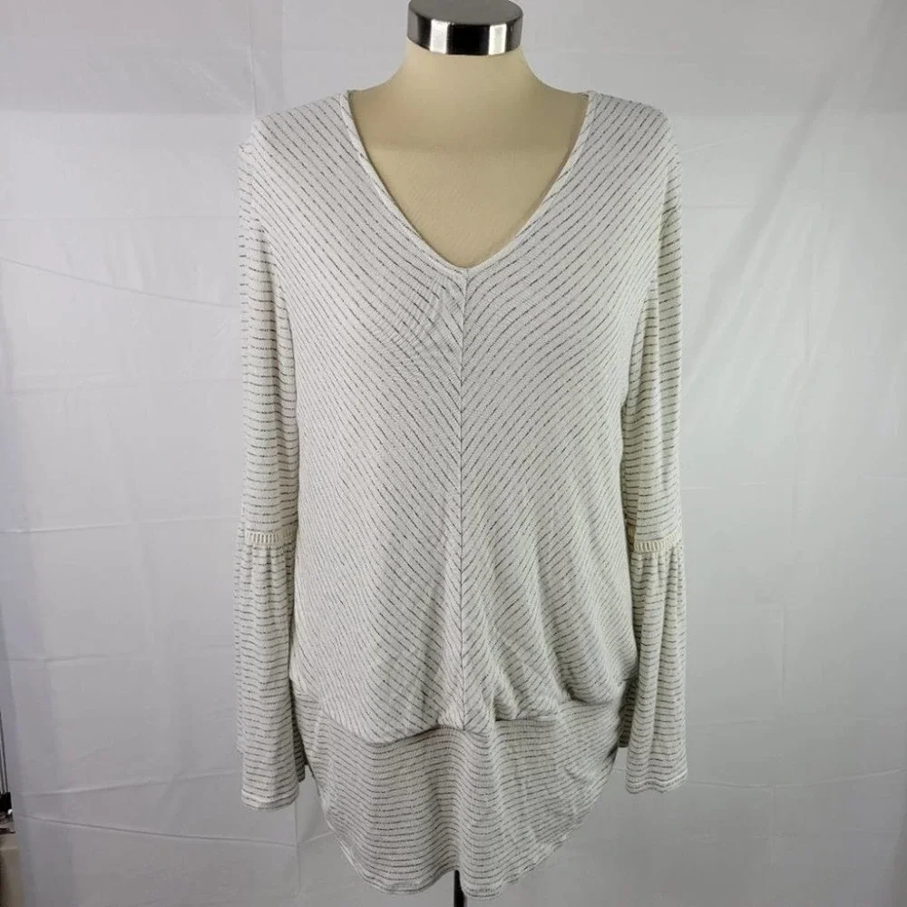 Knox Rose Cream V-Neck Top - Picture 6 of 11